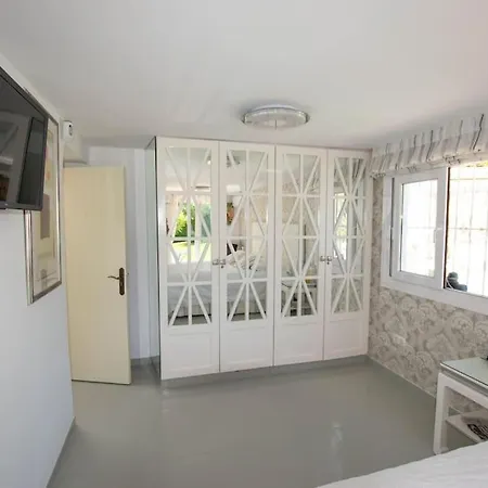 Villa Family Near