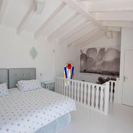 Villa Family Near